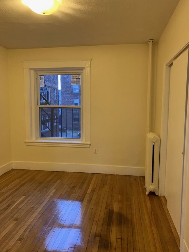 Building Photo - Brighton 2-Bed Near B and C Lines! Heat an...