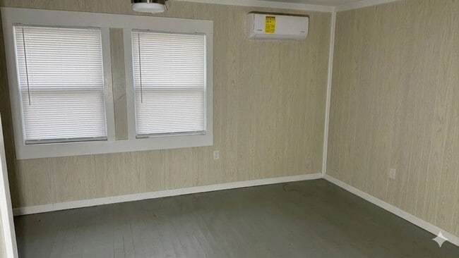 Building Photo - MOVE-IN SPECIAL: FREE 1ST FULL MONTH'S RENT!**