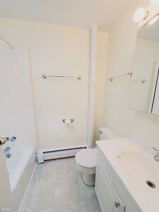 Building Photo - 2 br, 1 bath Condo - 258 Sound Beach Ave U...