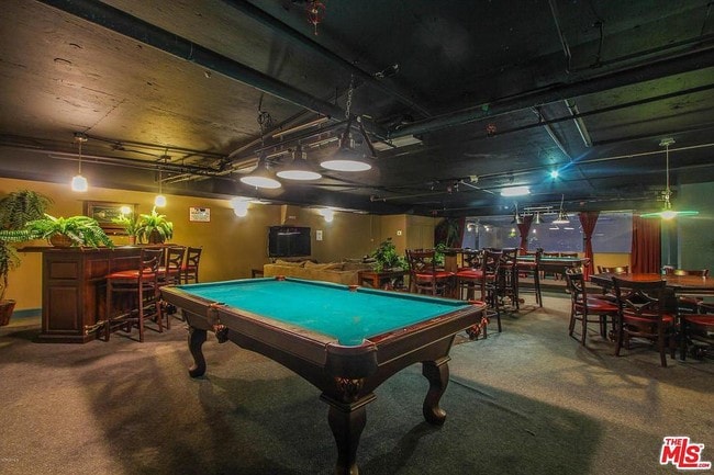 Lounge - 10982 Roebling Ave