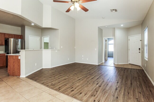 Foto del edificio - 5841 E Norland St
