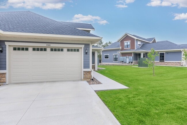 Building Photo - Devil's Lake Townhomes
