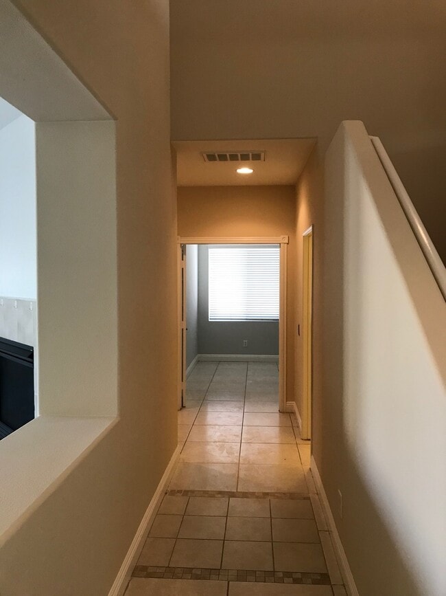 Foto del edificio - Nice House 5 beds 3.5 bath for lease in Eastvale