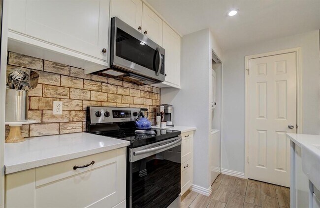 Building Photo - 2626 North Blvd