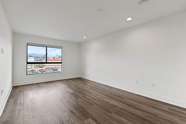 Building Photo - Wilcox Melrose by Wiseman
