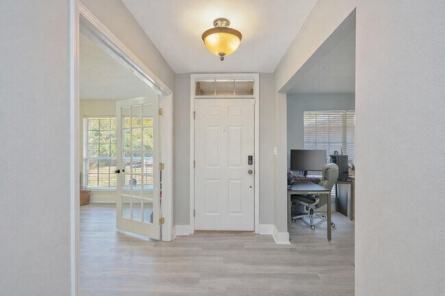 Building Photo - 6100 Saddle Horse Ln