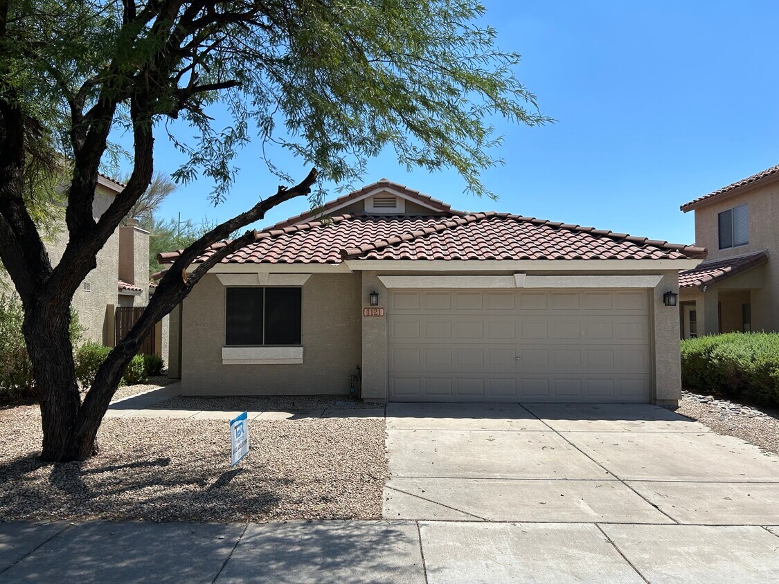 Primary Photo - 1121 E Monona Dr