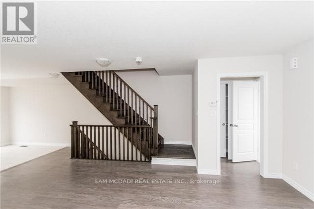 Building Photo - 6 Mayland Trl