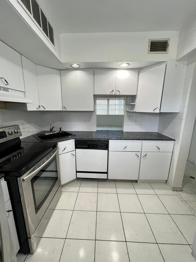 Foto principal - 20200 NE 29th Ct