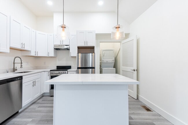 Building Photo - Niles Station