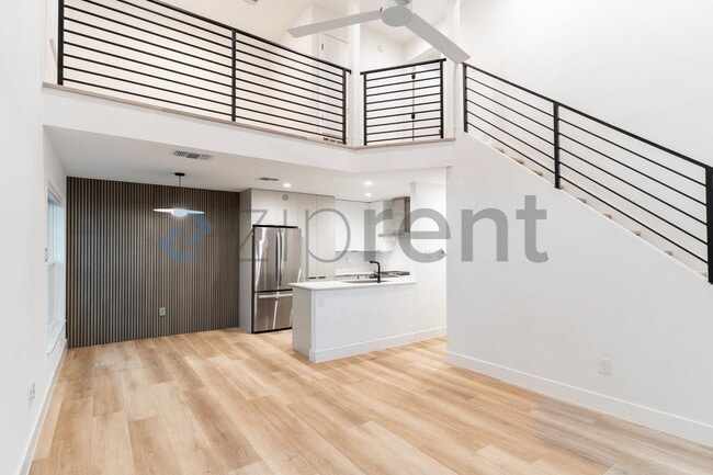 Building Photo - Unit D