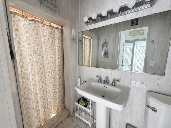 Building Photo - 760 Ocean Breeze Walk