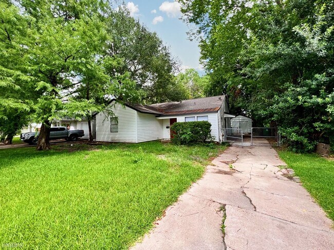 Foto del edificio - 3 br, 2 bath House - 4137 Woodfin St