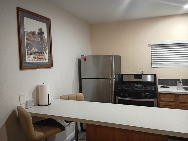 Foto del edificio - 739 Daisy Dr