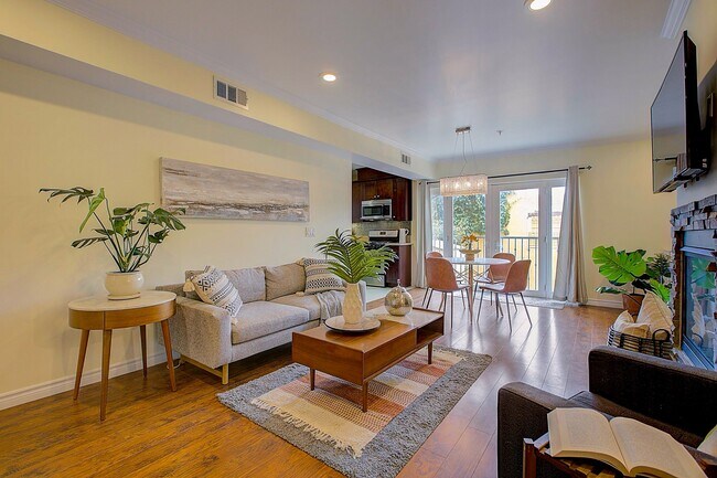 Building Photo - 5633 Carlton Way