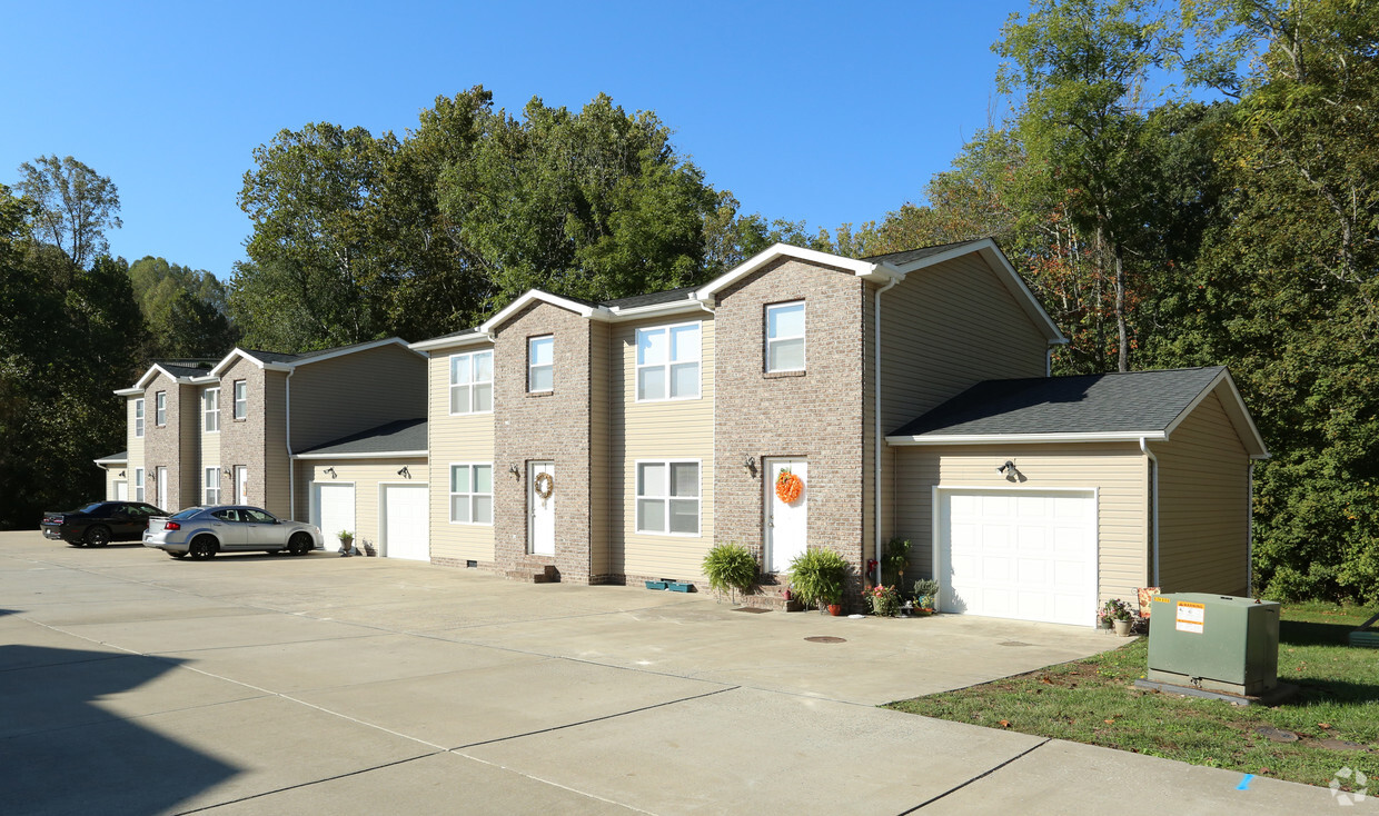 Primary Photo - Hidden Brook Apartments & Townhomes