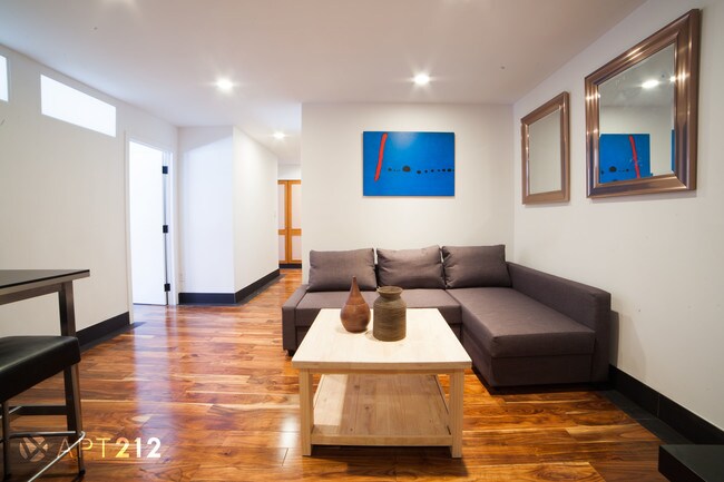 Building Photo - 158 Grand St