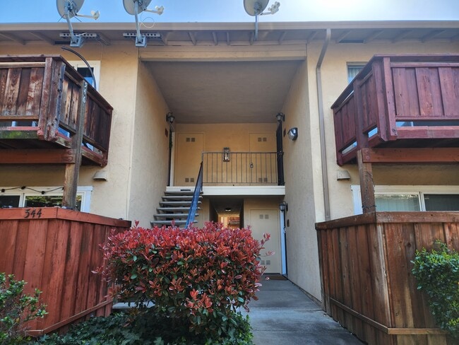 Building Photo - 542 Arcadia Dr