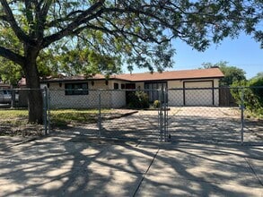 Building Photo - 506 Demya Dr
