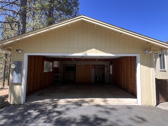 Building Photo - 17093 Cobblestone Ln