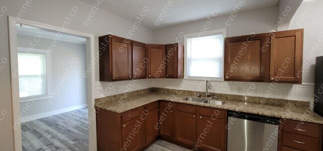 Building Photo - 1543 Crestwood Rd