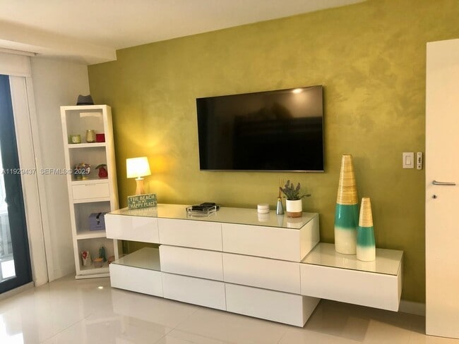 Foto del edificio - 8877 Collins Ave