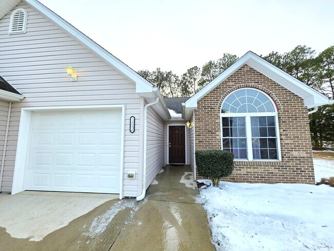 Foto del edificio - 102 Hunter's Way