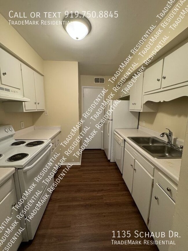 Building Photo - 1135 Schaub Dr