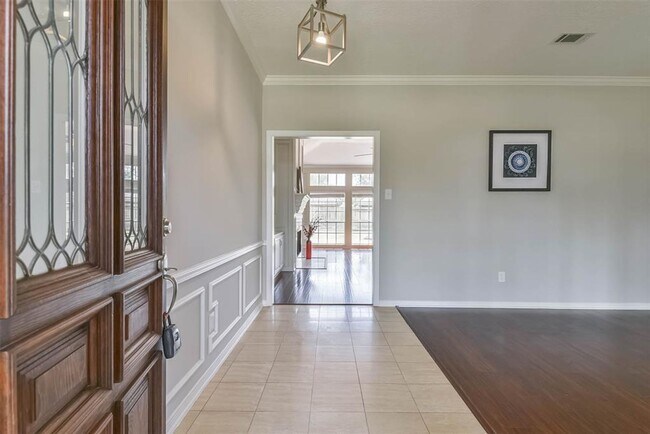 Building Photo - Gorgeous Bay Forest home for lease. Fully ...