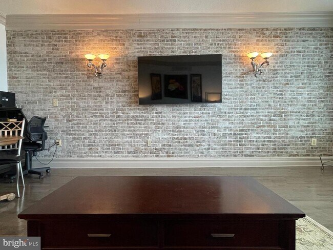 Foto del edificio - 717 S Christopher Columbus Blvd