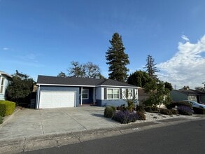 Building Photo - 1020 Highland Ave