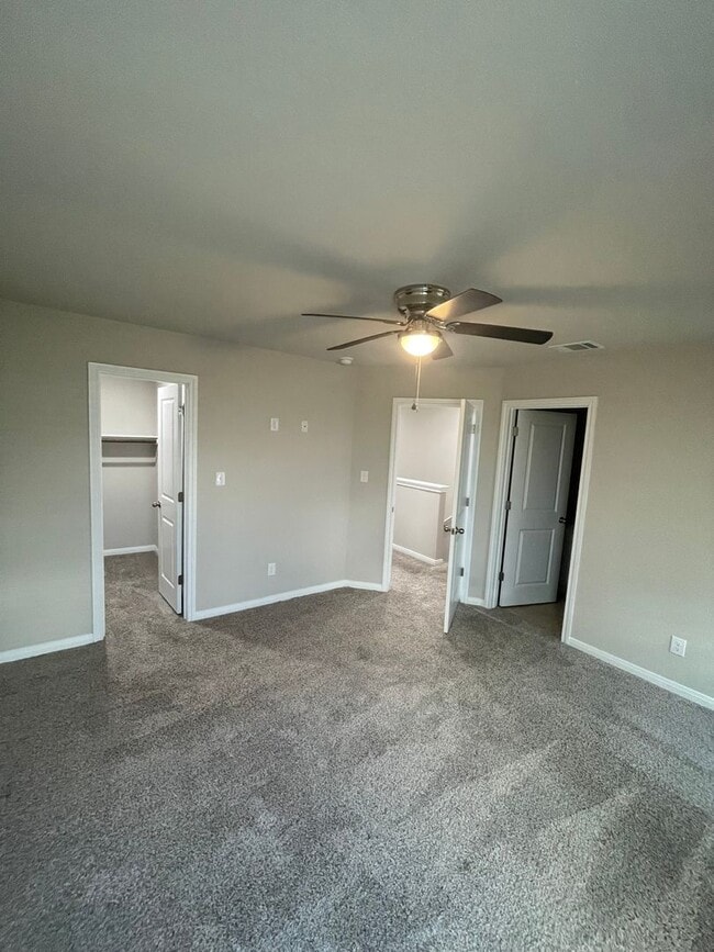 Building Photo - Move in by 11/15 and receive the remaining...