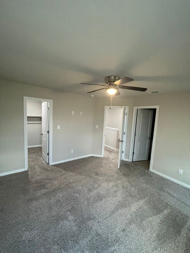 Foto del edificio - Move in by 11/15 and receive the remaining...