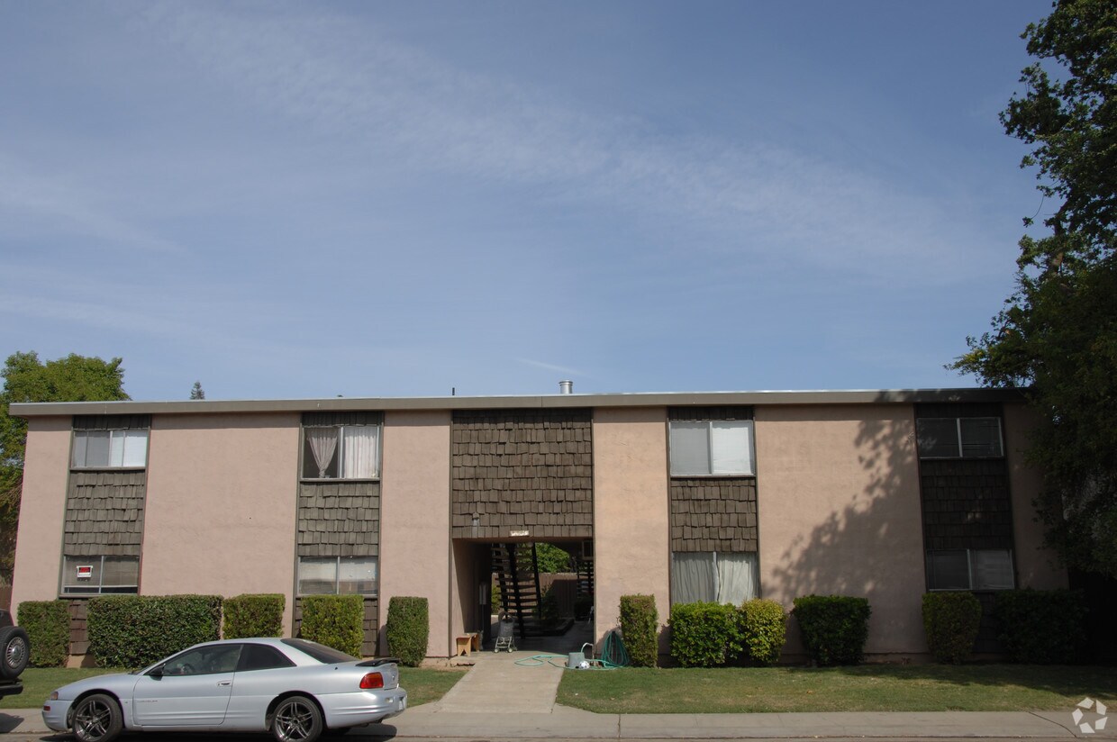 Primary Photo - 13403 E Church St