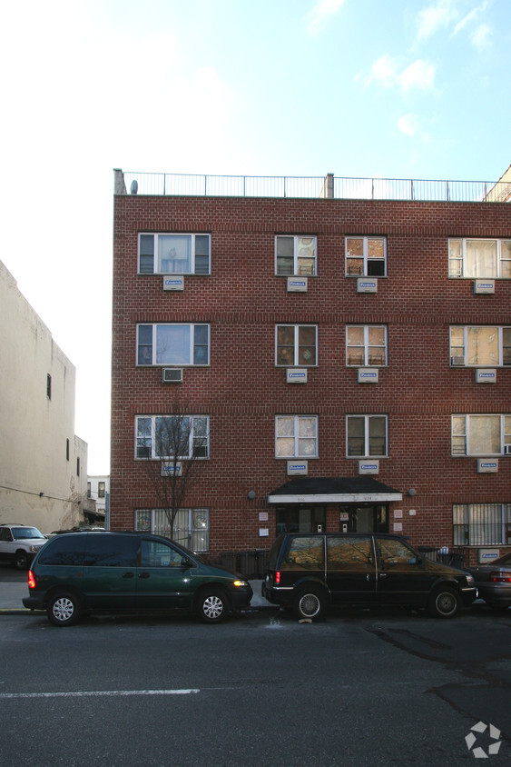 12/27/2006 - 936 Dekalb Ave