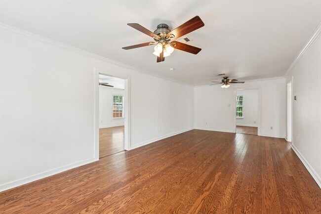 Foto del edificio - 903 Chote Ave