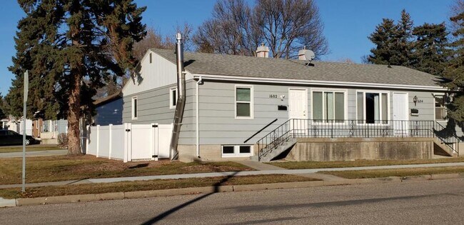 Building Photo - 1602 Hanaford Ave