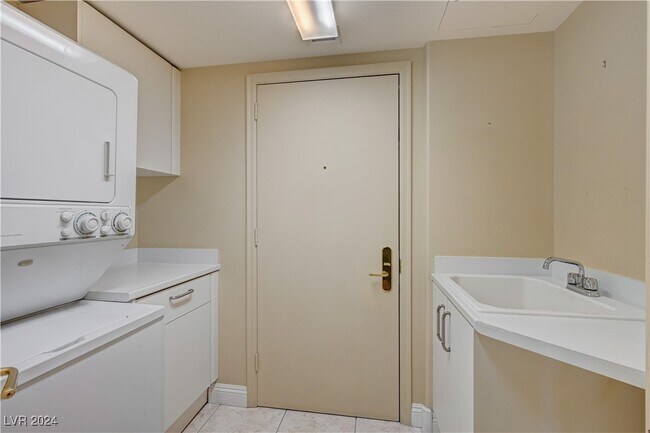 Foto del edificio - 2877 Paradise Rd