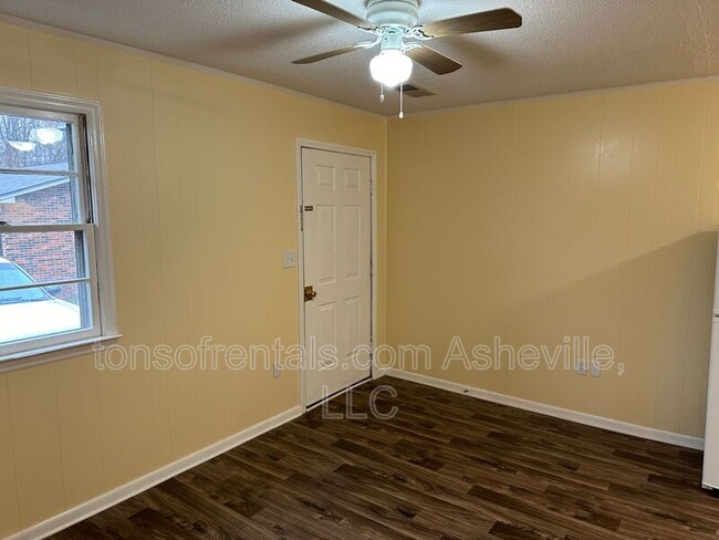 Building Photo - 3126 US-221