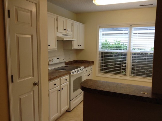 Building Photo - SOUTHWOOD