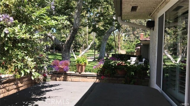 Foto del edificio - 5201 Thorn Tree Ln