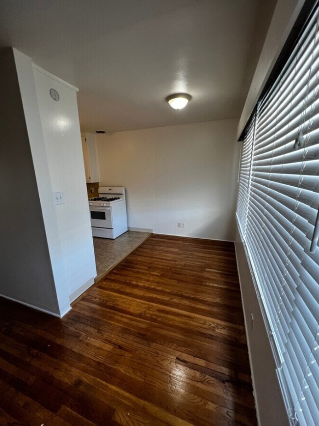 Building Photo - 3024-3034 Luna Drive