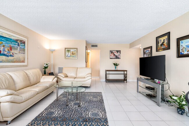 Foto del edificio - 5751 Camino Del Sol