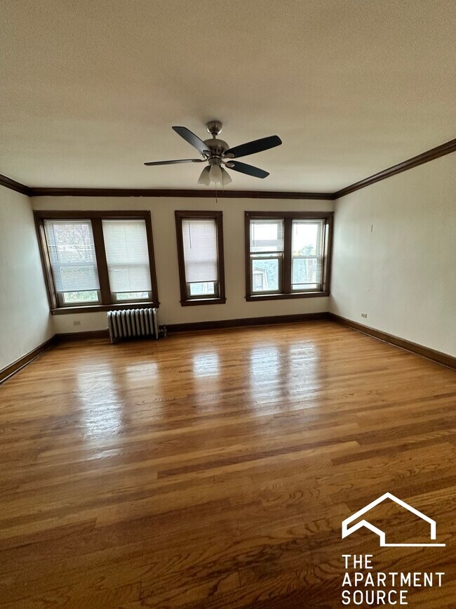 Foto del edificio - 5503 W Belmont Ave
