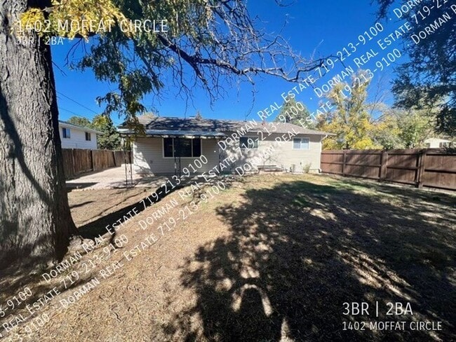 Photo - 1402 Moffat Cir House