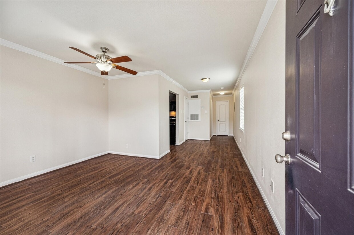 Primary Photo - 214 W 17th St