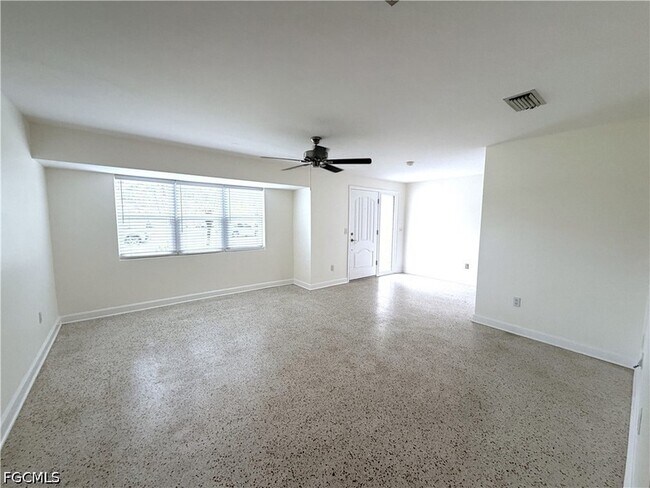 Building Photo - 1637 S Mayfair Rd