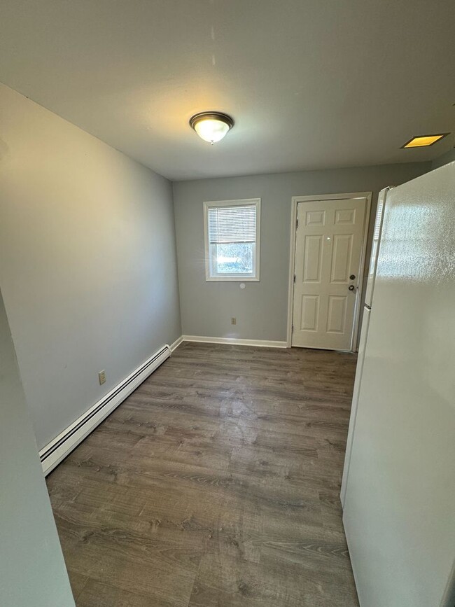 Building Photo - Spacious 2-Bedroom w/ Bonus Room, Private ...