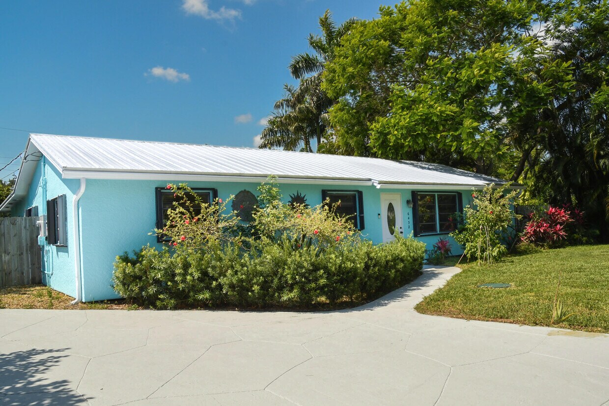 Foto principal - 6432 SE Clairmont Pl