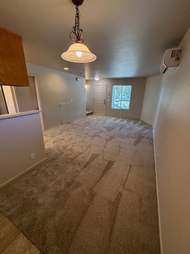 Building Photo - Northeast Santa Rosa 2 Bedroom 1.5 Bathroo...